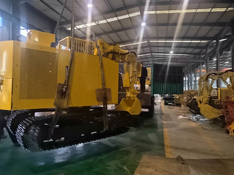 山東東達機電自主研發(fā)生產(chǎn)的液壓挖掘機專(zhuān)車(chē)發(fā)貨