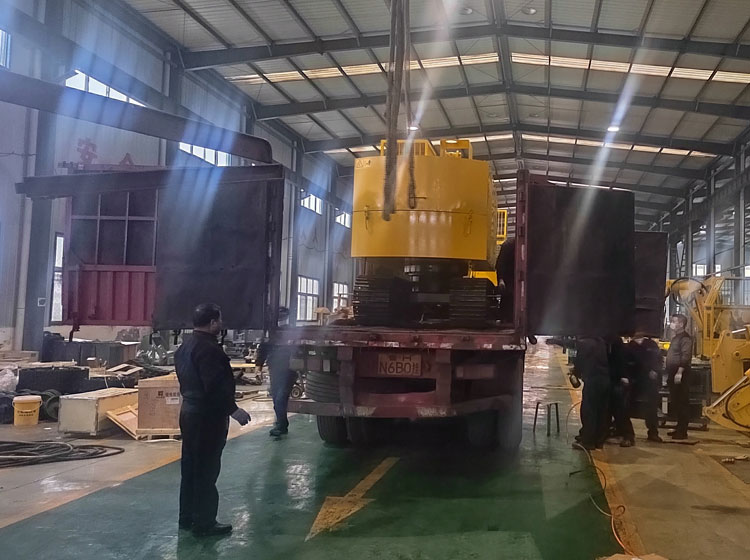 山東東達機電自主研發(fā)生產(chǎn)的液壓挖掘機專(zhuān)車(chē)發(fā)貨