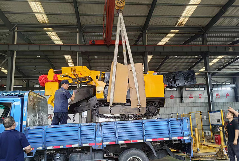 山東東達機電生產(chǎn)的30防爆扒渣機裝車(chē)發(fā)貨