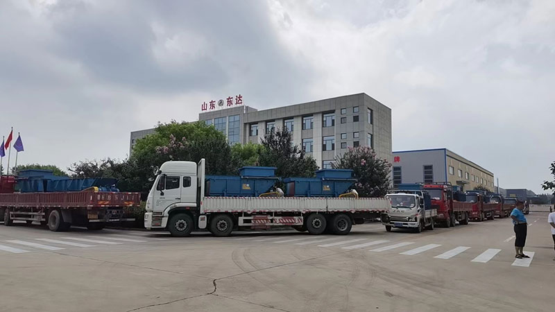 客戶(hù)定制的17臺帶式給煤機裝車(chē)發(fā)貨