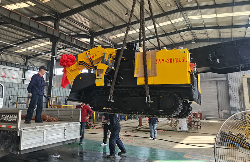 山東東達機電生產(chǎn)的礦用防爆扒渣機裝車(chē)發(fā)貨