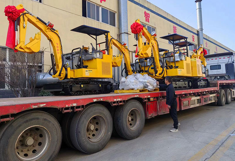 客戶(hù)定制的六臺礦用液壓挖掘機專(zhuān)車(chē)發(fā)貨