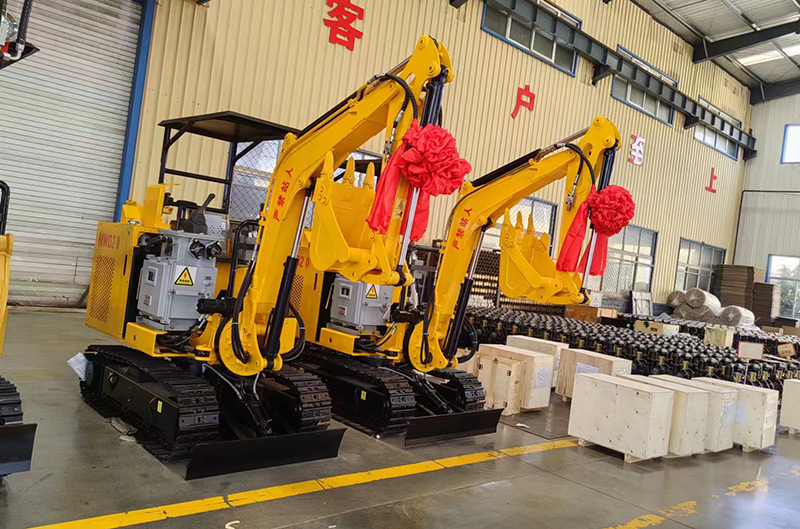 山東東達機電生產(chǎn)的兩臺2.0電動(dòng)挖掘機發(fā)貨