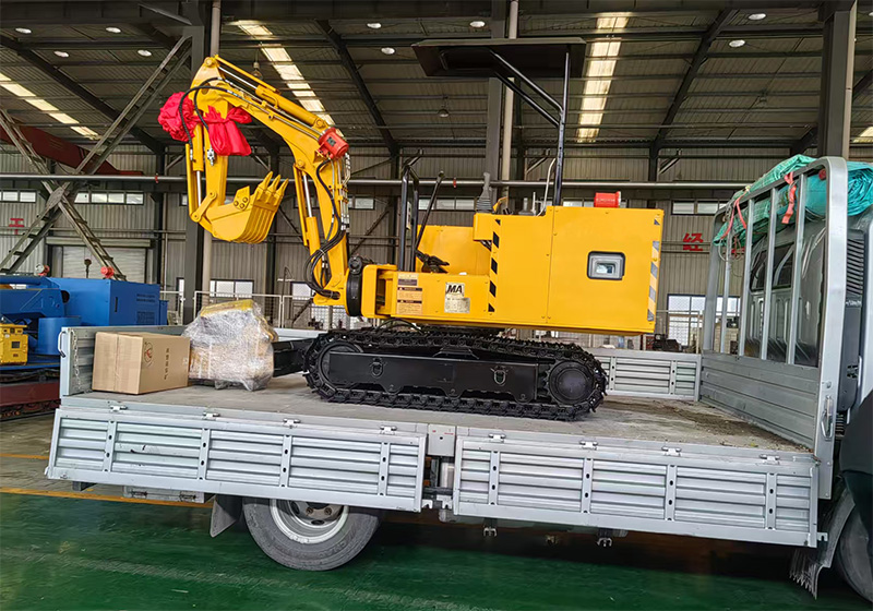 山東東達機電生產(chǎn)的小型礦用挖掘機裝車(chē)發(fā)貨