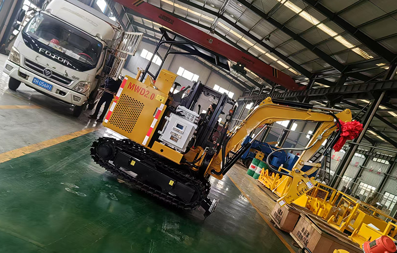 山東東達機電生產(chǎn)的MWD2.0型礦用小型挖掘機裝車(chē)發(fā)貨